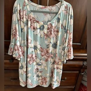Beautiful green floral short sleeve blouse.